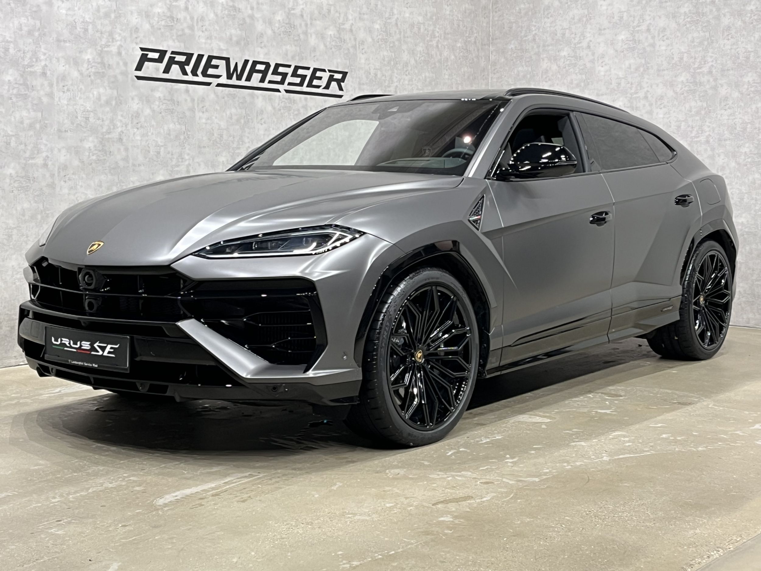 Lamborghini Urus SE in Grigio Keres MATT, Schutz foliert
